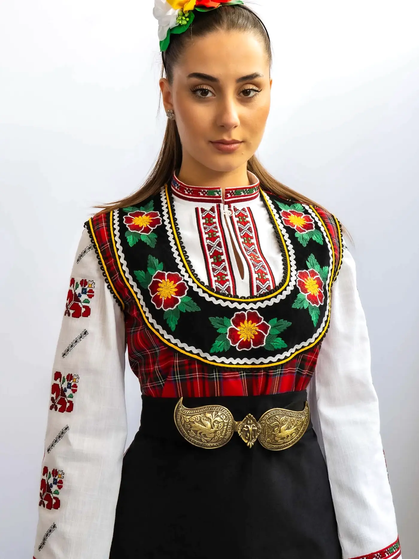 Снимка 2 на Тракийска народна носия — сукман каре, престилка с бродерия и пафта